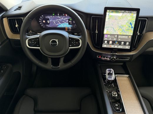 Volvo  XC60 2.0 T6 AWD ULTRA DARK NW MODEL ELEK.TREKHAAK HARMAN KARDON HEADUP 360.CAM LEER SCHUIFDAK PHEV Plu... ActivLease financial lease