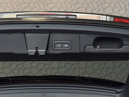 Volvo  XC60 2.0 T6 AWD ULTRA DARK NIEUWE AUTO ELEK.TREKHAAK HARMAN KARDON HEADUP 360.CAM LEER SCHUIFDAK PHEV ... ActivLease financial lease