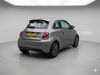 Fiat 500 Icon 42 kWh | Navigatie | Parkeersensoren | Cruise Control | Lichtmetalen velgen | Keyless | Appl...