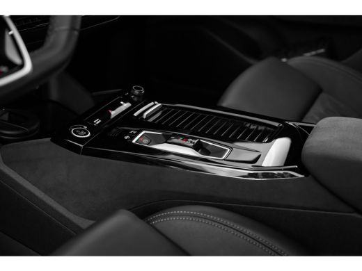 Audi Q6 e-tron S edition performance 100 kWh 306 pk | Trekhaak | Sportstoelen Plus | 360 Camera | Stuurverwarmin... ActivLease financial lease