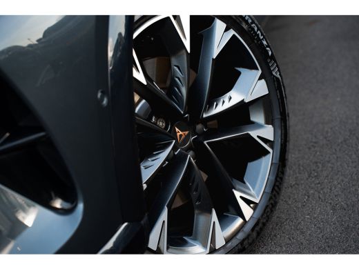 CUPRA Formentor 1.5 TSI e-Hybrid 272pk VZ Performance | "Immersive by Sennheiser" premium sound system package | ... ActivLease financial lease