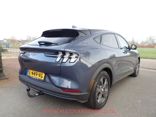 Ford Mustang Mach-E Mach-E RWD 75 kWh 93% SOH / CARPLAY / 360&deg;CAMERA / STOEL-STUURVERWARMING / TREKHAAK ActivLease financial lease