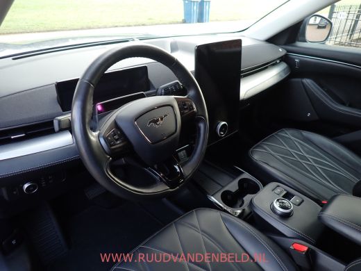 Ford Mustang Mach-E Mach-E RWD 75 kWh 93% SOH / CARPLAY / 360&deg;CAMERA / STOEL-STUURVERWARMING / TREKHAAK ActivLease financial lease