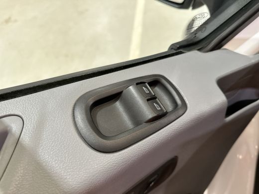 Ford Transit 2.0 TDCI L2H2 3Pers. / Pdc.V+A / Airco / Radio multimedia / Imperial / Apk 07-2026 ActivLease financial lease