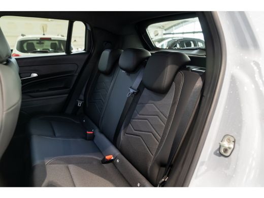 Jeep Avenger Summit 54 kWh | 8 Jaar Garantie | Navigatie | Stoel Verwarming | Verwarmd voorraam | Climate Cont... ActivLease financial lease