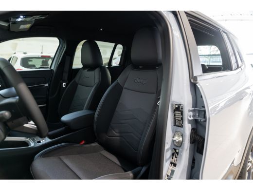 Jeep Avenger Summit 54 kWh | 8 Jaar Garantie | Navigatie | Stoel Verwarming | Verwarmd voorraam | Climate Cont... ActivLease financial lease