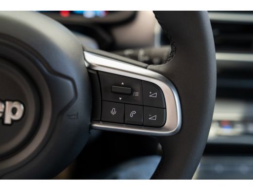 Jeep Avenger Summit 54 kWh | 8 Jaar Garantie | Navigatie | Stoel Verwarming | Verwarmd voorraam | Climate Cont... ActivLease financial lease