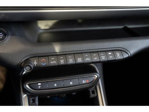 Jeep Avenger Summit 54 kWh | 8 Jaar Garantie | Navigatie | Stoel Verwarming | Verwarmd voorraam | Climate Cont... ActivLease financial lease