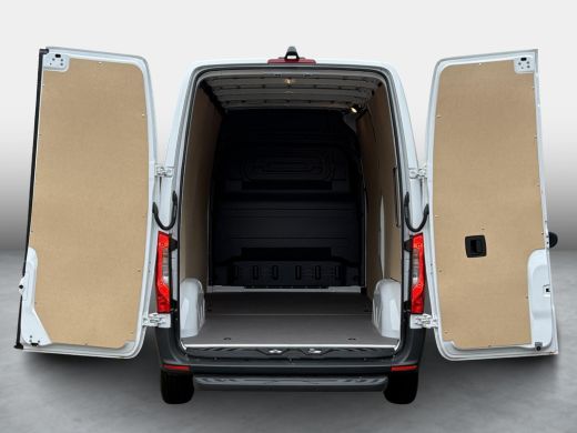 Mercedes-Benz eSprinter eSprinter L2H2 55 kWh NP &euro; 73.500,- / Stoelverwarming | Camera | 3P | Bluetooth | Keyless Start ActivLease financial lease