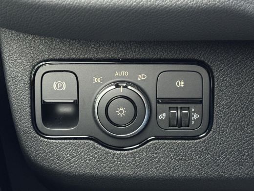Mercedes-Benz eSprinter eSprinter L2H2 55 kWh NP &euro; 73.500,- / Stoelverwarming | Camera | 3P | Bluetooth | Keyless Start ActivLease financial lease