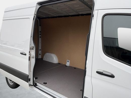 Mercedes-Benz eSprinter eSprinter L2H2 55 kWh NP &euro; 73.500,- / Stoelverwarming | Camera | 3P | Bluetooth | Keyless Start ActivLease financial lease