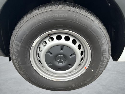 Mercedes-Benz eSprinter eSprinter L2H2 55 kWh NP &euro; 73.500,- / Stoelverwarming | Camera | 3P | Bluetooth | Keyless Start ActivLease financial lease