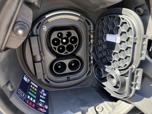 Mercedes-Benz eSprinter eSprinter L2H2 55 kWh NP &euro; 73.500,- / Stoelverwarming | Camera | 3P | Bluetooth | Keyless Start ActivLease financial lease