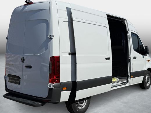 Mercedes-Benz eSprinter eSprinter L2H2 55 kWh NP &euro; 73.500,- / Stoelverwarming | Camera | 3P | Bluetooth | Keyless Start ActivLease financial lease