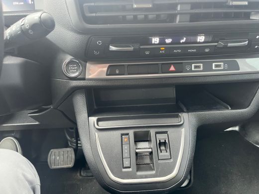 Opel Vivaro 2.0 Diesel 180 S&S L3 DC | 2 zitplaatsen rechtsvoor | Airco | Bandenspanningscontrolesysteem Airc... ActivLease financial lease