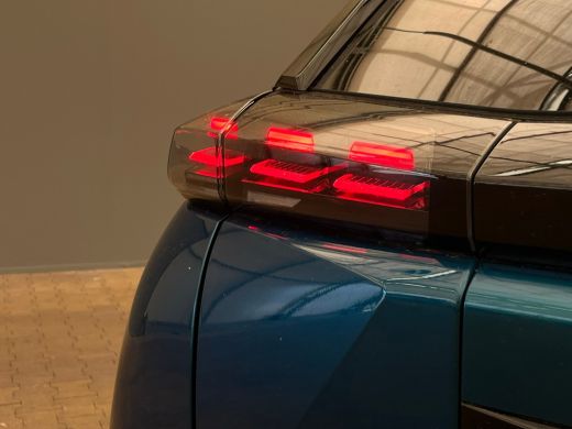 Peugeot 2008 1.2 Hybrid 136 GT Camera | Digitaal Dashboard | Cruise | Climate | 17" Lichtmetaal | Keyless | Le... ActivLease financial lease