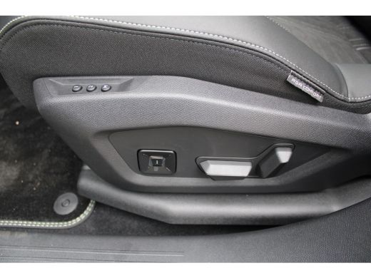 Peugeot 3008 1.2 Hybrid 145 GT | Achterbank in delen neerklapbaar | Achterbank verwarmd | Achteruitrijcamera ActivLease financial lease