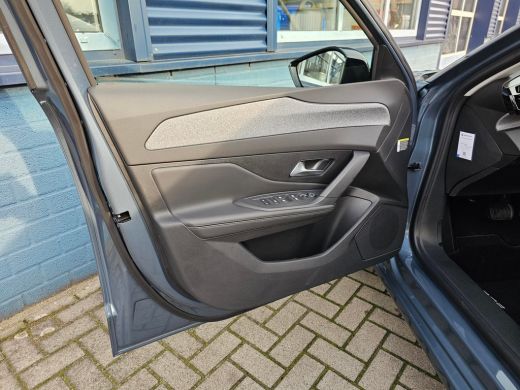 Peugeot 308 SW 1.2 Hybrid 145 e-DCS6 Allure Adaptive Cruise Control | 360-Graden Camera | Navigatie ActivLease financial lease