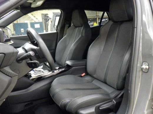 Peugeot e-2008 EV GT 54 kWh | Fase 3 laden | 29.000km | Navigatie | Camera | Origineel NL auto | Adaptieve cruis... ActivLease financial lease