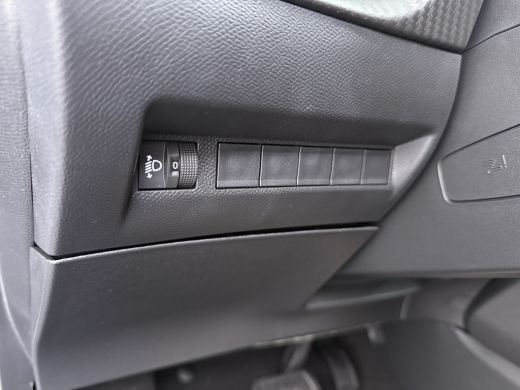 Peugeot e-208 Allure | Elektrische parkeerrem | Elektrische parkeerrem | Extra getinte achterste zijruiten en a... ActivLease financial lease
