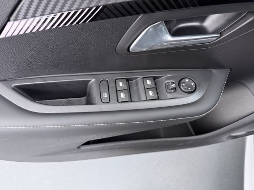 Peugeot e-208 Allure | Elektrische parkeerrem | Elektrische parkeerrem | Extra getinte achterste zijruiten en a... ActivLease financial lease