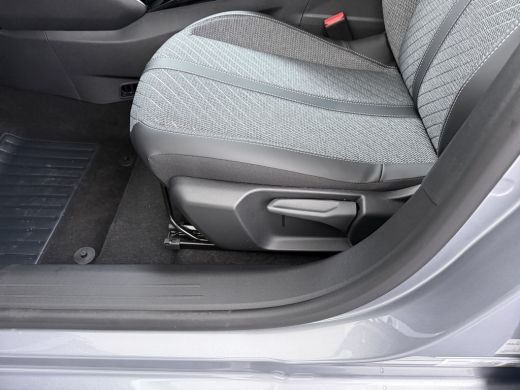 Peugeot e-208 Allure | Elektrische parkeerrem | Elektrische parkeerrem | Extra getinte achterste zijruiten en a... ActivLease financial lease