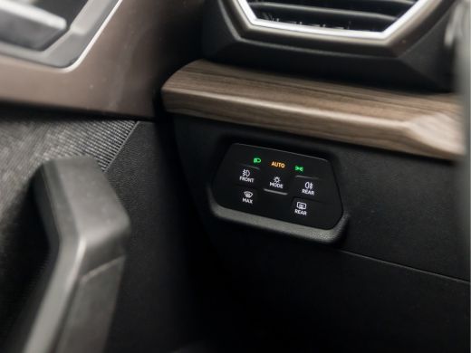 Seat Leon 1.5 TSI Xcellence Sport 150Pk Automaat (VIRTUAL COCKPIT, APPLE CARPLAY, GROOT NAVI, STUUR/STOELVE... ActivLease financial lease