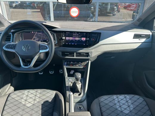 Volkswagen Polo 1.0 TSI 95 pk R-Line Business | Elektrische panoramadak | Achteruitrijcamera | Apple carplay | ActivLease financial lease