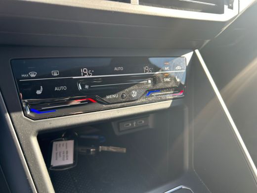 Volkswagen Polo 1.0 TSI 95 pk R-Line Business | Elektrische panoramadak | Achteruitrijcamera | Apple carplay | ActivLease financial lease