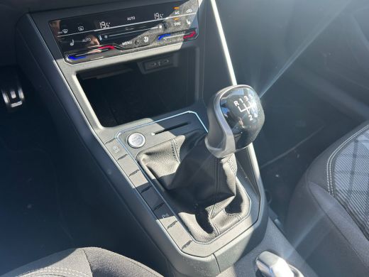 Volkswagen Polo 1.0 TSI 95 pk R-Line Business | Elektrische panoramadak | Achteruitrijcamera | Apple carplay | ActivLease financial lease