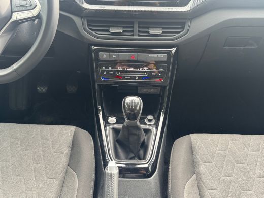 Volkswagen T-Cross 1.0 95pk TSI Life Edition Achteruitrijcamera | Verwarmbare voorstoelen | Parkeersensoren voor en ... ActivLease financial lease