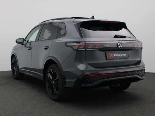 Volkswagen Tiguan 1.5 eHybrid R-Line Edition 272PK DSG Pano-Schuifdak, Black Style, Trekhaak, 20" LM Velgen, Head-U... ActivLease financial lease