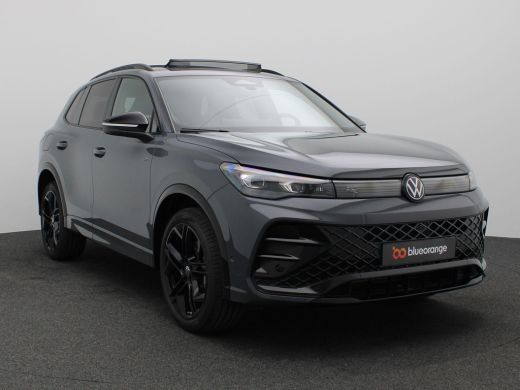 Volkswagen Tiguan 1.5 eHybrid R-Line Edition 272PK DSG Pano-Schuifdak, Black Style, Trekhaak, 20" LM Velgen, Head-U... ActivLease financial lease