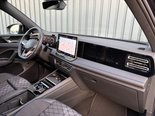 Volkswagen Tiguan 1.5 eTSI R-Line Edition | 360 Camera | 20'' | Black Style | Side Assist | Elk. A-klep | Prijs Rij... ActivLease financial lease