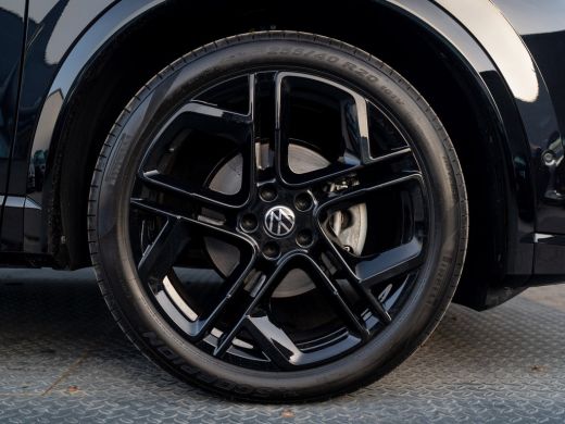 Volkswagen Tiguan 1.5 eTSI R-Line Edition | 360 Camera | 20'' | Black Style | Side Assist | Elk. A-klep | Prijs Rij... ActivLease financial lease