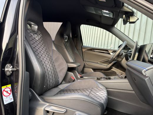 Volkswagen Tiguan 1.5 eTSI R-Line Edition | 360 Camera | 20'' | Black Style | Side Assist | Elk. A-klep | Prijs Rij... ActivLease financial lease