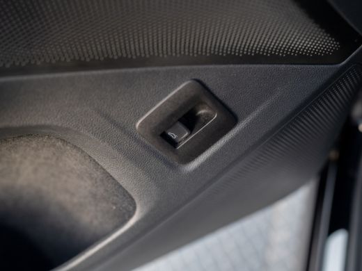 Volkswagen Tiguan 1.5 eTSI R-Line Edition | 360 Camera | 20'' | Black Style | Side Assist | Elk. A-klep | Prijs Rij... ActivLease financial lease