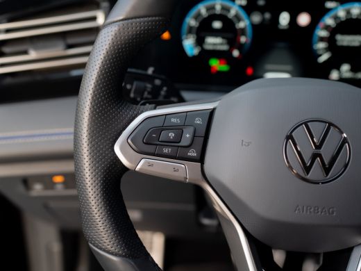 Volkswagen Tiguan 1.5 eTSI R-Line Edition | 360 Camera | 20'' | Black Style | Side Assist | Elk. A-klep | Prijs Rij... ActivLease financial lease