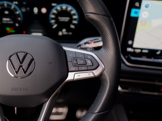 Volkswagen Tiguan 1.5 eTSI R-Line Edition | 360 Camera | 20'' | Black Style | Side Assist | Elk. A-klep | Prijs Rij... ActivLease financial lease