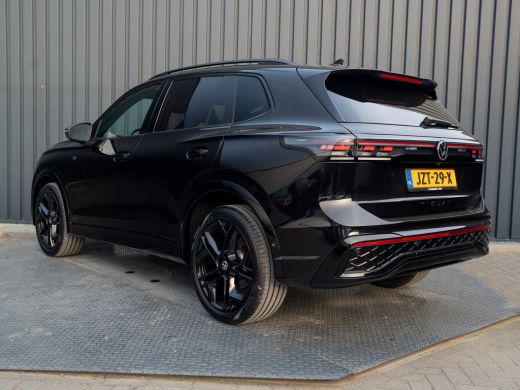 Volkswagen Tiguan 1.5 eTSI R-Line Edition | 360 Camera | 20'' | Black Style | Side Assist | Elk. A-klep | Prijs Rij... ActivLease financial lease