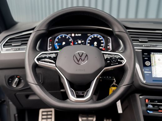 Volkswagen Tiguan 1.5 TSI R-Line Business | Black Style | Panodak | Elk. A-klep | IQ Light | Prijs Rijklaar!! ActivLease financial lease