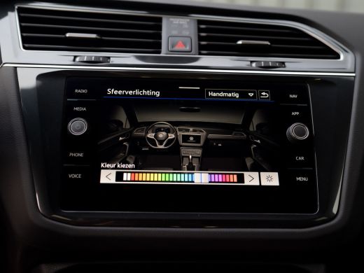 Volkswagen Tiguan 1.5 TSI R-Line Business | Trekhaak wegkl. | Keyless | 20'' | Elk. A-klep | Side Assist | IQ Light... ActivLease financial lease