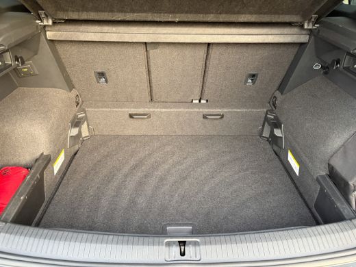 Volkswagen Tiguan 1.5 TSI R-Line Business | Trekhaak wegkl. | Keyless | 20'' | Elk. A-klep | Side Assist | IQ Light... ActivLease financial lease