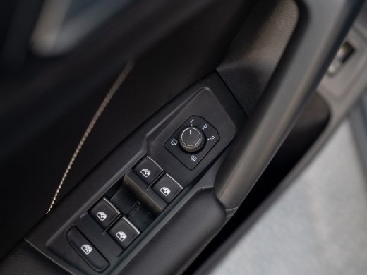 Volkswagen Tiguan 1.5 TSI R-Line Business | Trekhaak wegkl. | Keyless | 20'' | Elk. A-klep | Side Assist | IQ Light... ActivLease financial lease