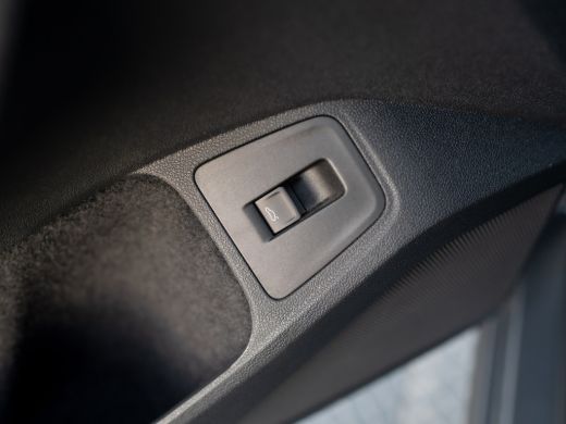 Volkswagen Tiguan 1.5 TSI R-Line Business | Trekhaak wegkl. | Keyless | 20'' | Elk. A-klep | Side Assist | IQ Light... ActivLease financial lease