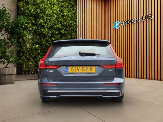 Volvo  V60 2.0 B4 Ultra Dark | Massage/ventilatie | Pano | 360 Cam | Trekhaak | Harman/Kardon | Memory ActivLease financial lease