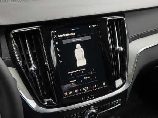 Volvo  V60 2.0 B4 Ultra Dark | Massage/ventilatie | Pano | 360 Cam | Trekhaak | Harman/Kardon | Memory ActivLease financial lease
