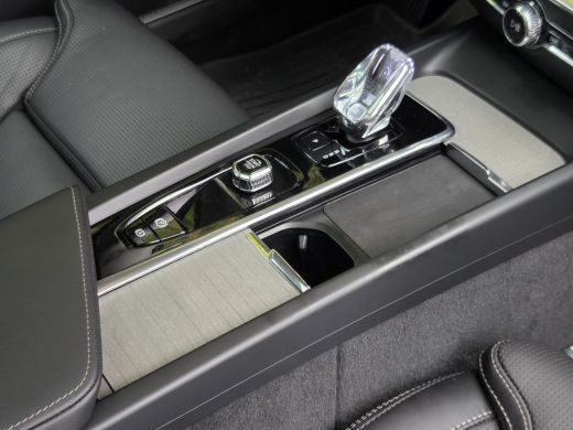 Volvo  V60 2.0 B4 Ultra Dark | Massage/ventilatie | Pano | 360 Cam | Trekhaak | Harman/Kardon | Memory ActivLease financial lease