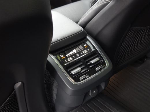 Volvo  V60 2.0 B4 Ultra Dark | Massage/ventilatie | Pano | 360 Cam | Trekhaak | Harman/Kardon | Memory ActivLease financial lease