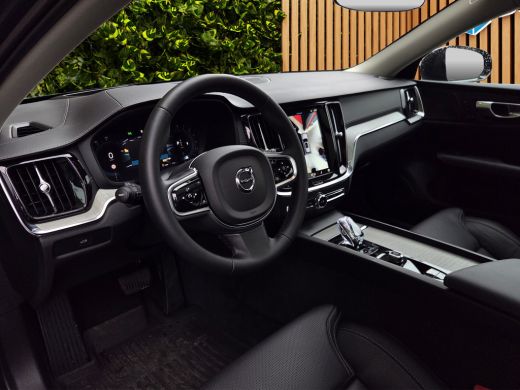 Volvo  V60 2.0 B4 Ultra Dark | Massage/ventilatie | Pano | 360 Cam | Trekhaak | Harman/Kardon | Memory ActivLease financial lease